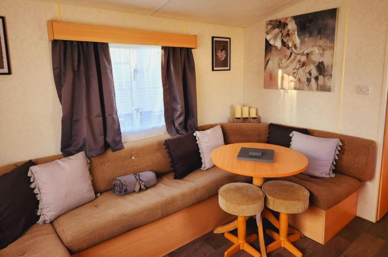 Comfy Caravan On Marine Park Hotel Rhyl Eksteriør billede
