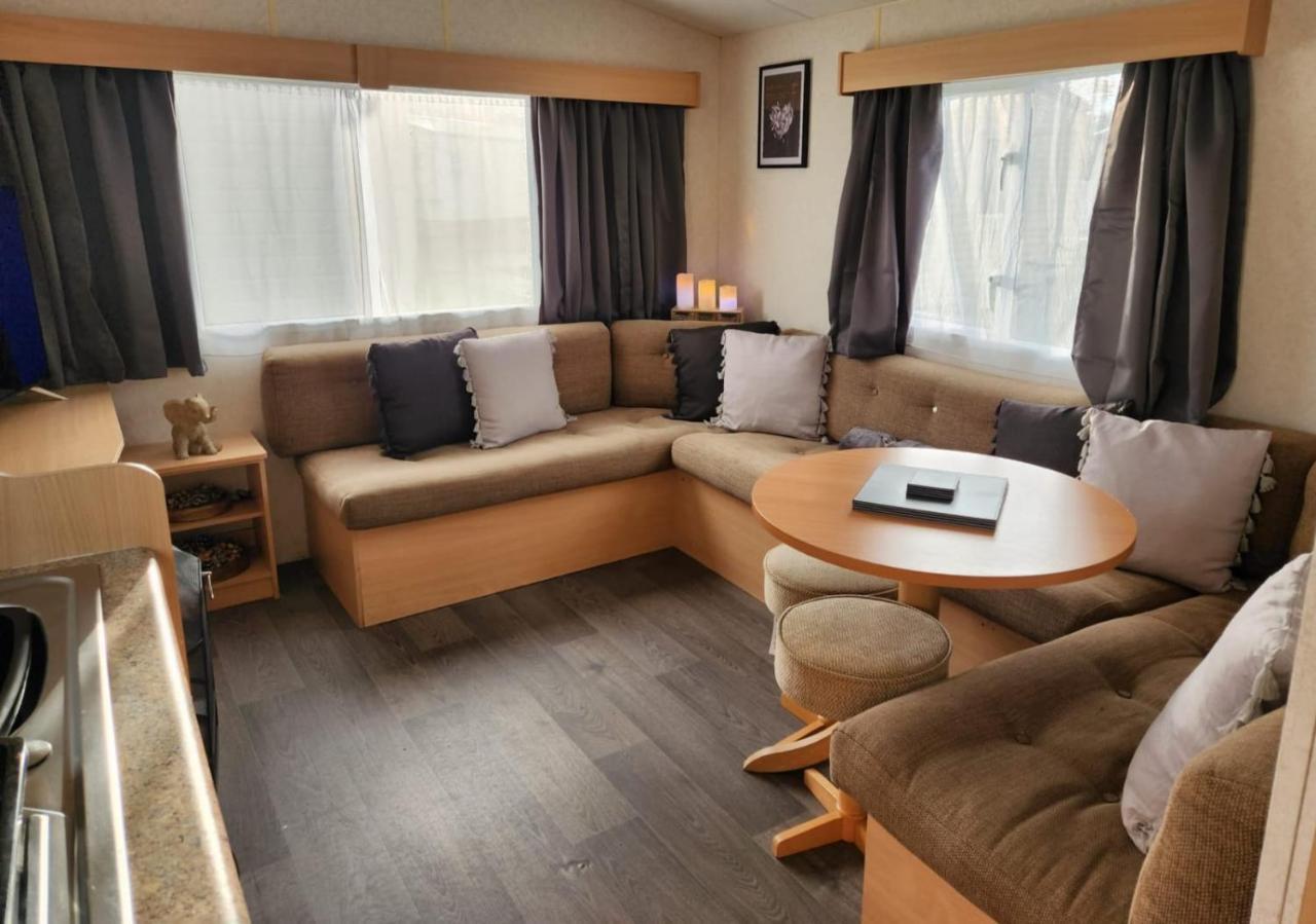 Comfy Caravan On Marine Park Hotel Rhyl Eksteriør billede