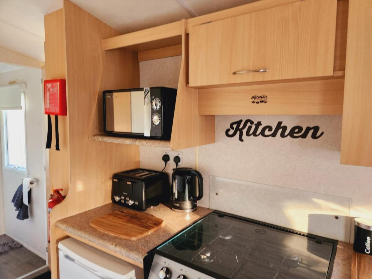 Comfy Caravan On Marine Park Hotel Rhyl Eksteriør billede