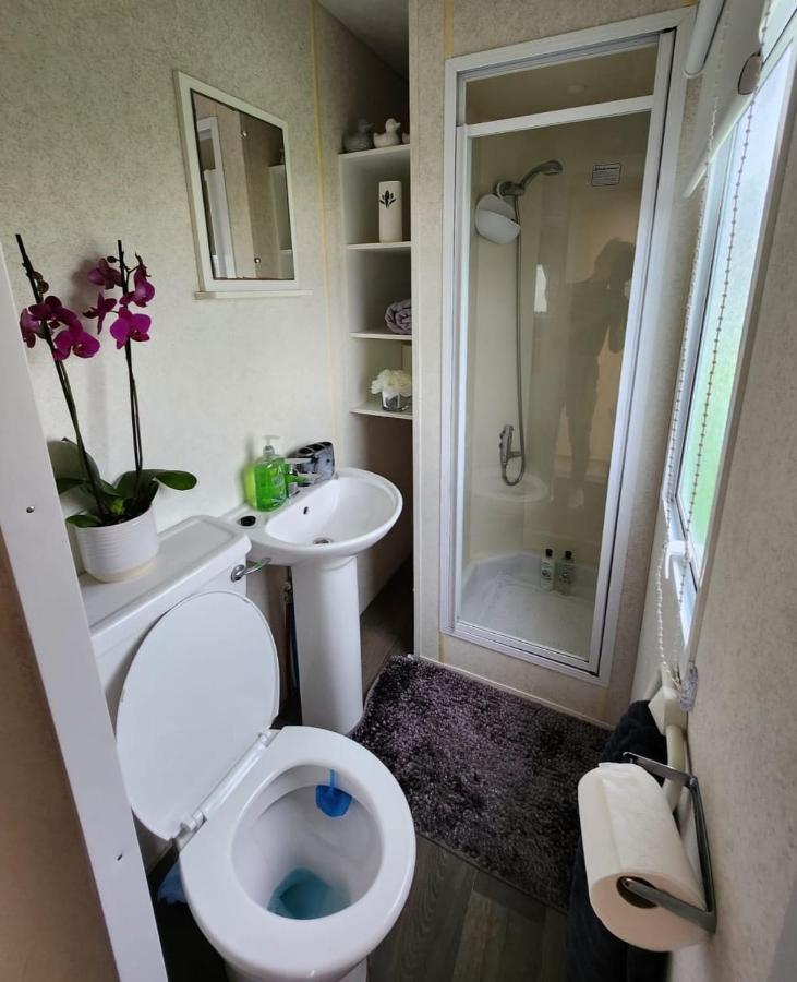 Comfy Caravan On Marine Park Hotel Rhyl Eksteriør billede